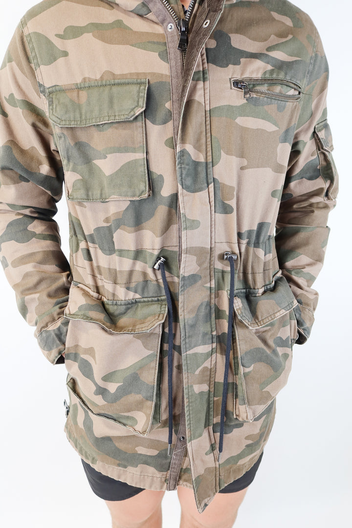 divided mens camo jacket (m)