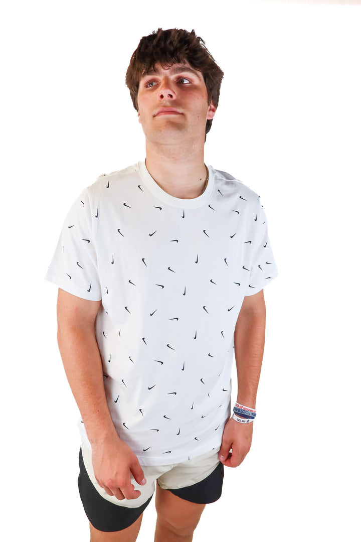 SOLD nike logo graphic tee (xl)