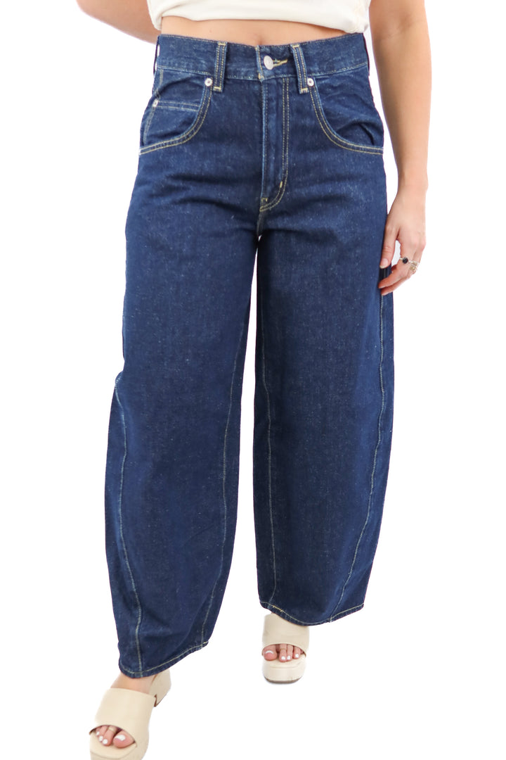 Levis super baggy dark wash barrel jeans (27)