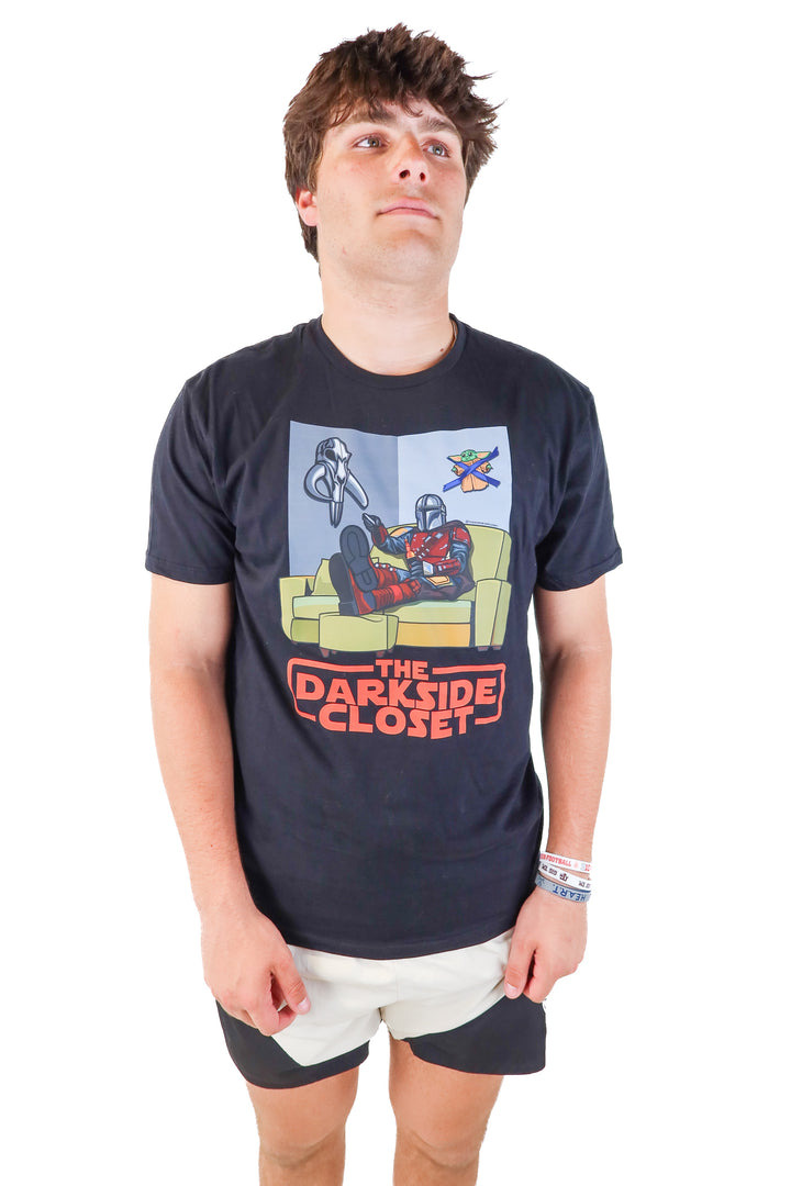 the darkside closet graphic tshirt (L)
