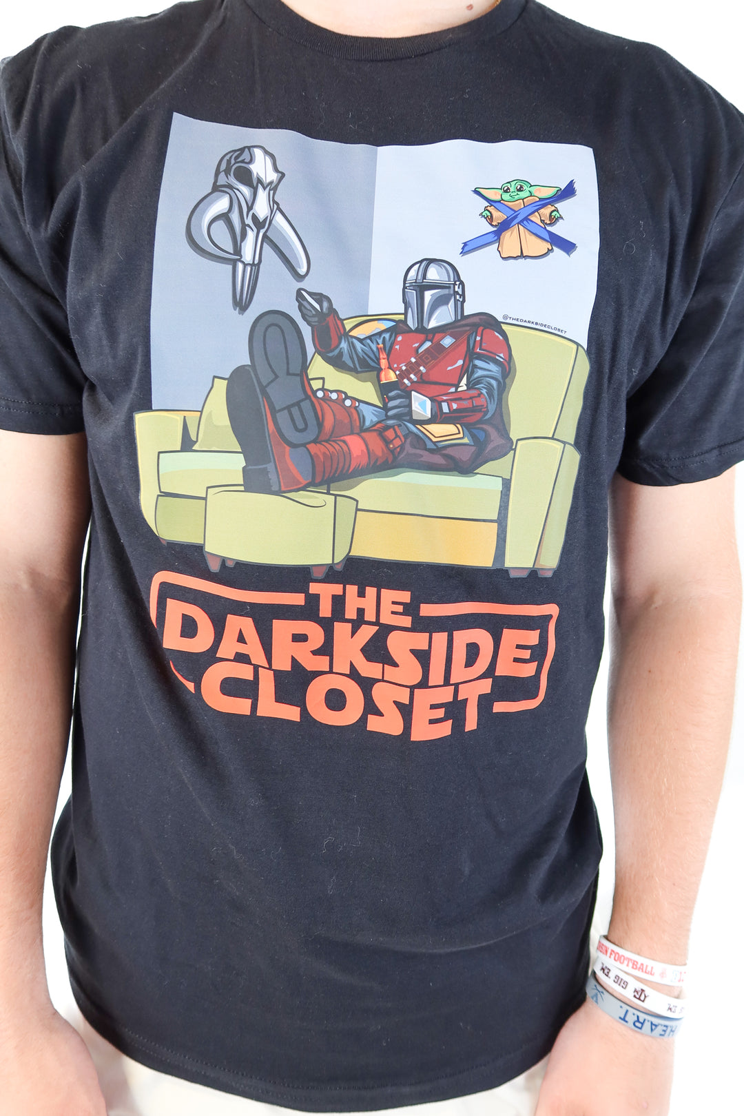 the darkside closet graphic tshirt (L)