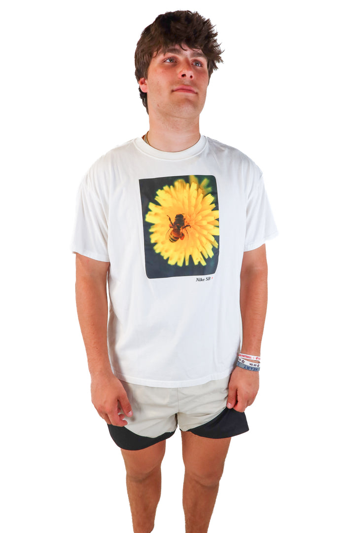 nike bumble bee graphic tshirt (XL)