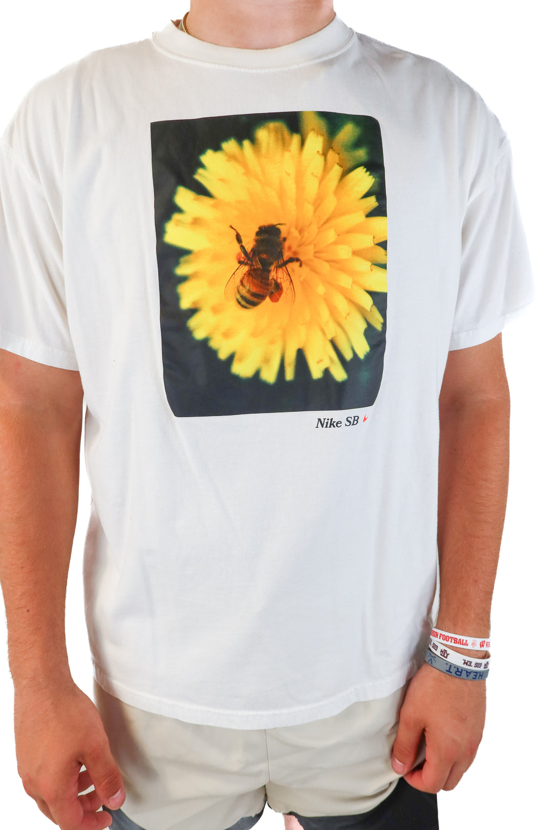 nike bumble bee graphic tshirt (XL)