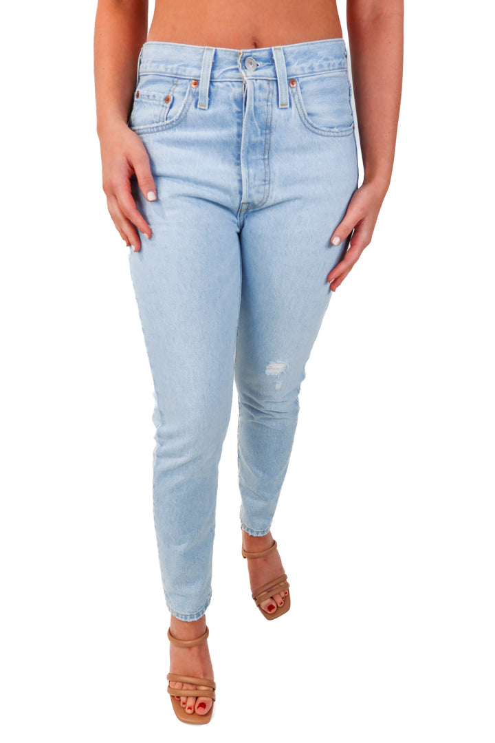 Levi’s light wash distressed straight leg jeans NWT (26)