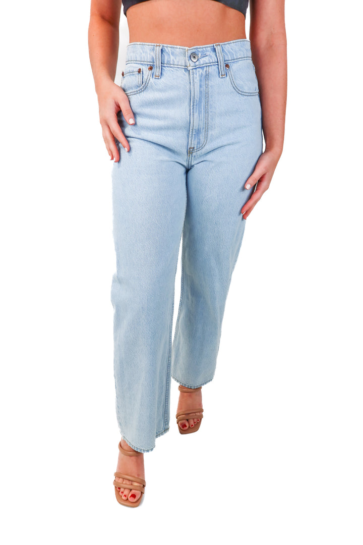abercrombie & fitch light wash 'the loose' jeans (25s; retail $80)