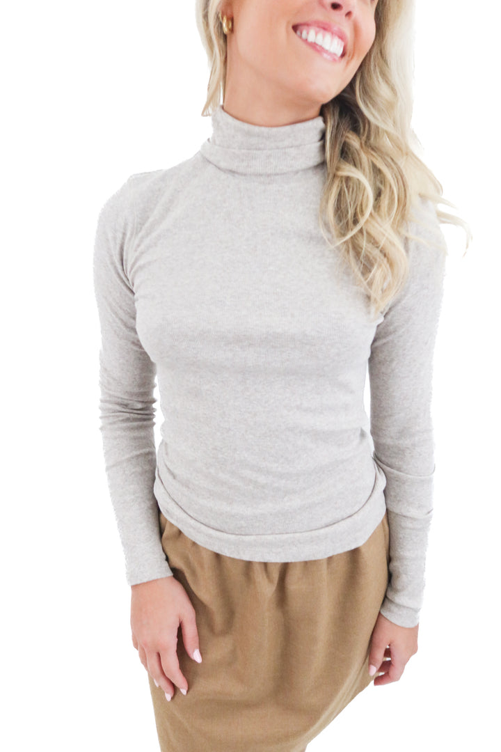 everlane taupe ribbed turtleneck long sleeve top (m)