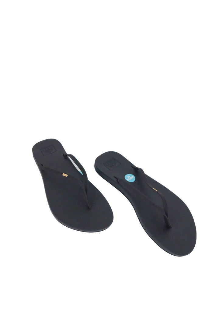 reef black cushion slim flip flops nwt (8; retail $40)