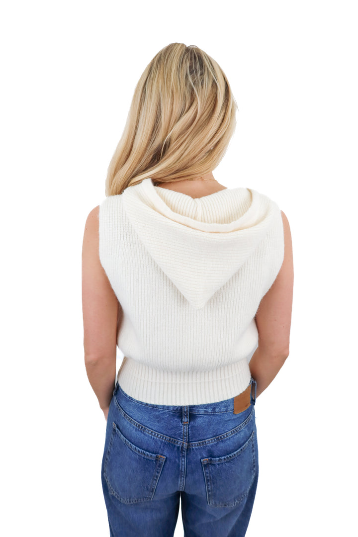 commense white knit sleeveless zip up (s)