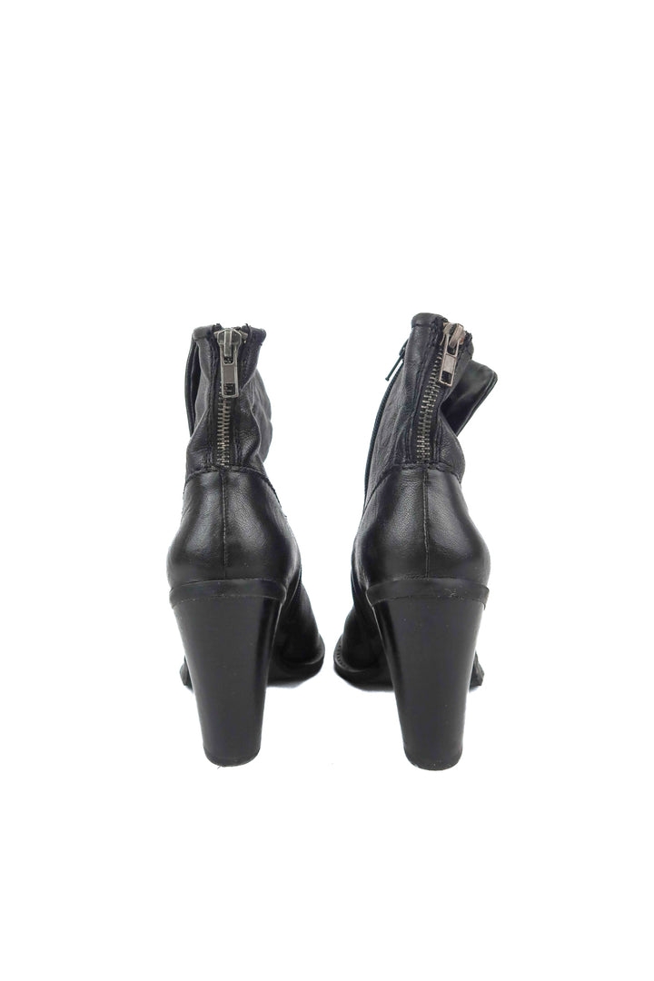 Steve Madden black leather booties (8.5)