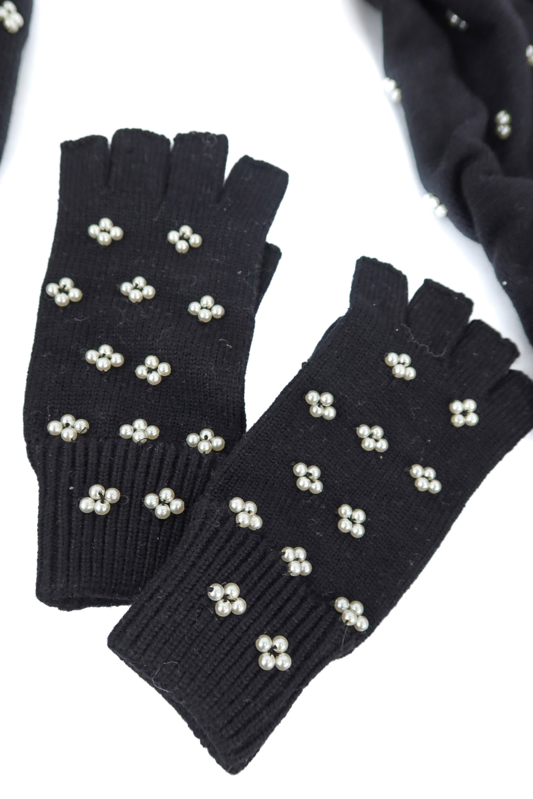 Lele Sadougi pearl cluster scarf and gloves NWT (retail $290)