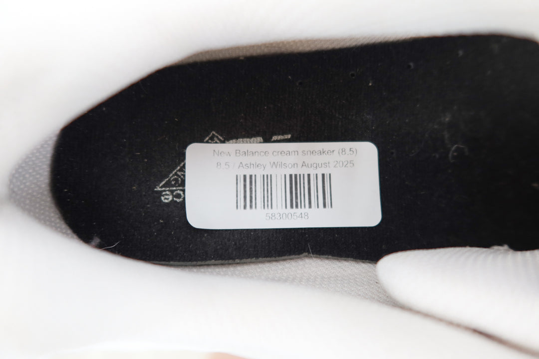 New Balance cream sneaker (8.5)