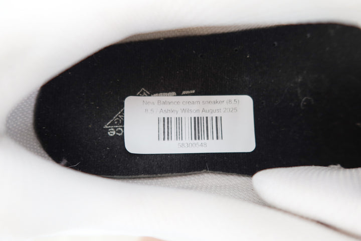 New Balance cream sneaker (8.5)