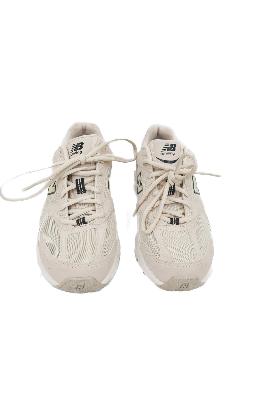New Balance cream sneaker (8.5)