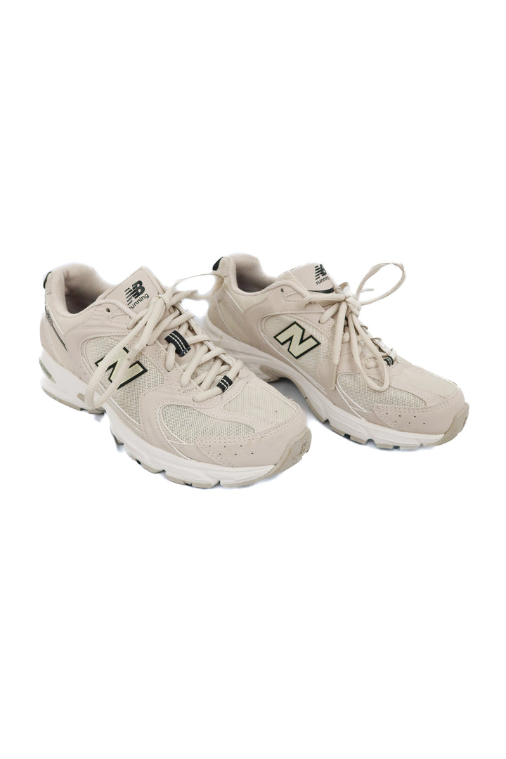 New Balance cream sneaker (8.5)