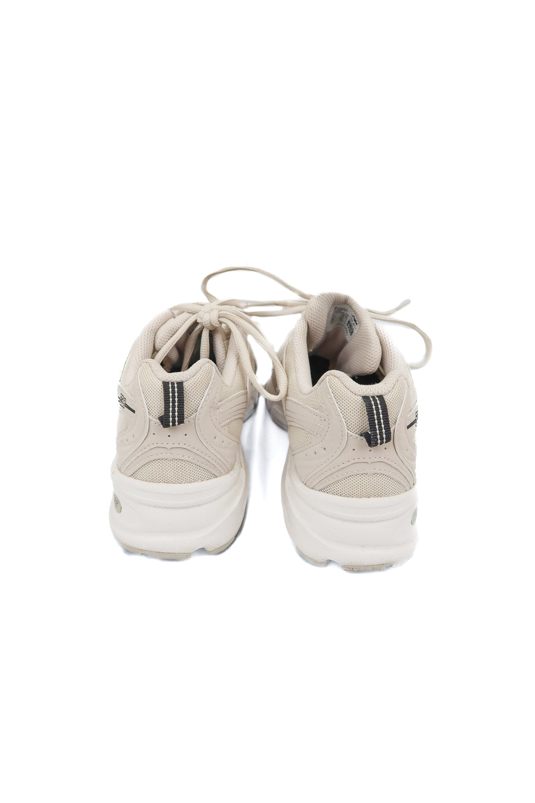 New Balance cream sneaker (8.5)