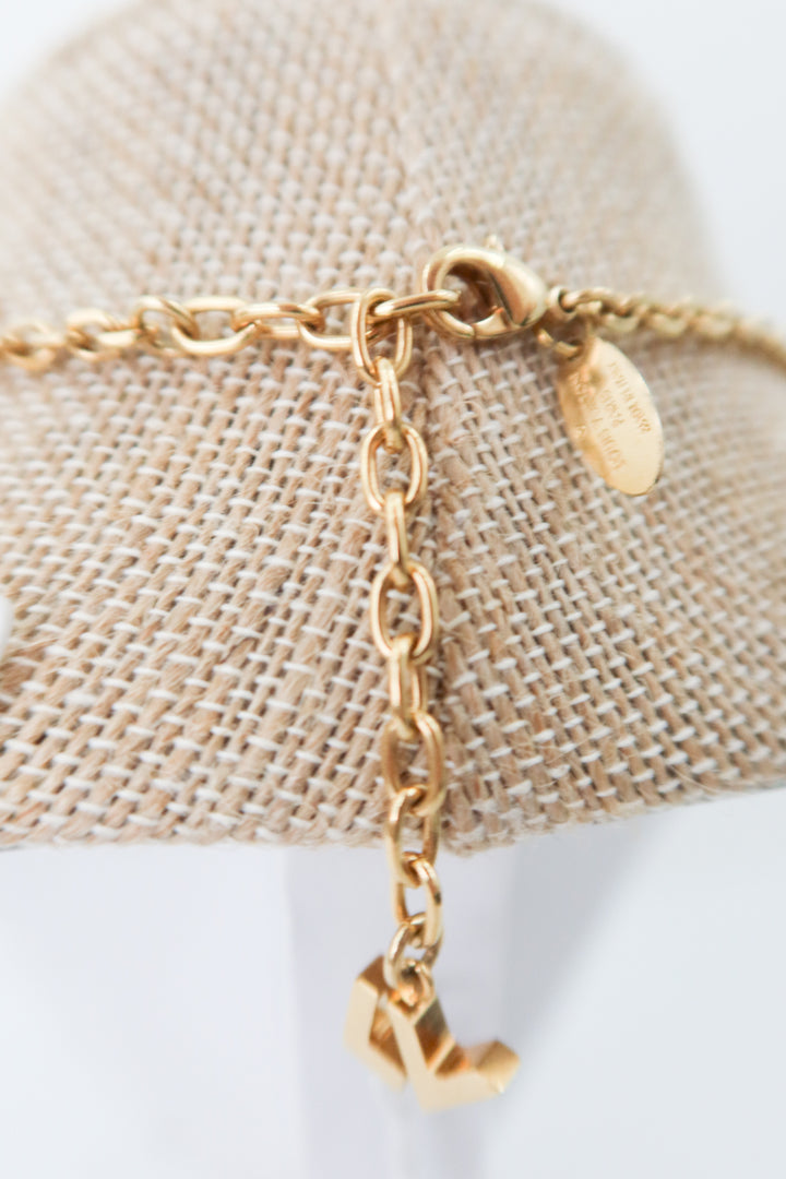 Louis Vuitton Resin Pearl Necklace (retail $483)