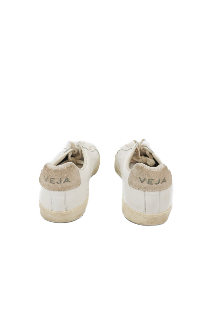 White Veja sneakers (8; retail $175)