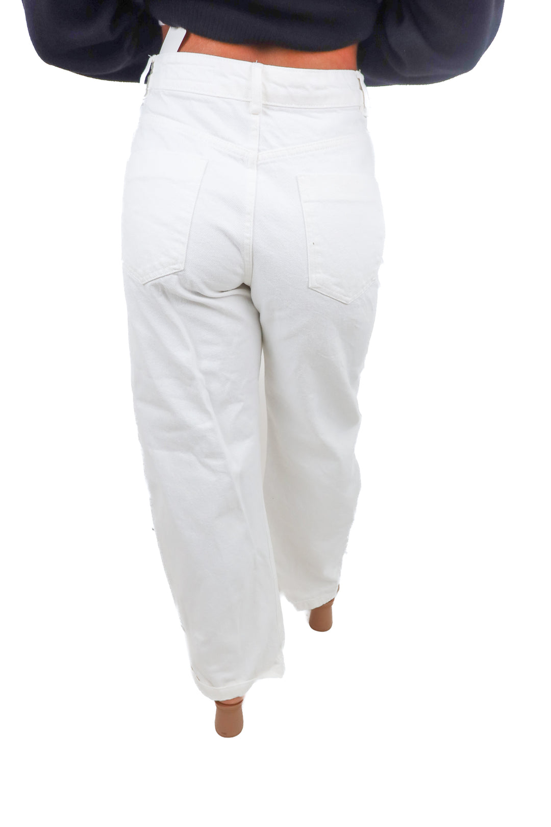 zara white wide leg jeans (2; retail $39.90)
