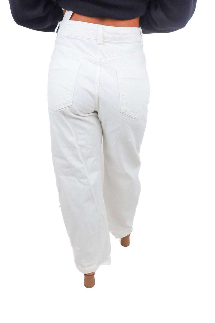 zara white wide leg jeans (2; retail $39.90)