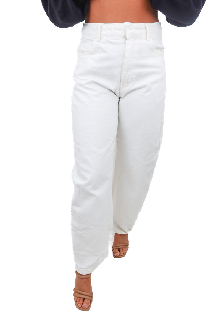 zara white wide leg jeans (2; retail $39.90)