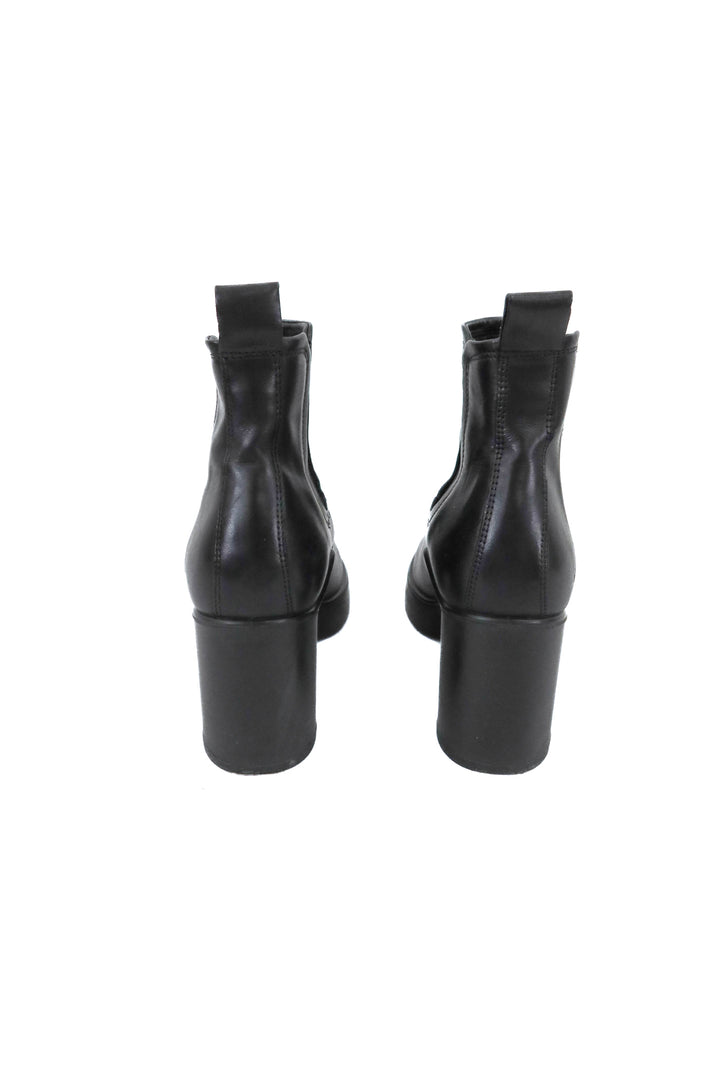 Ecco black boots (39; retail $179)