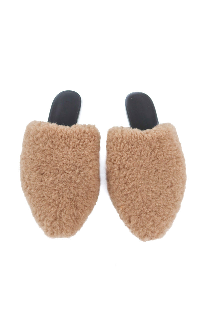Jenny Kayne brown fur flats (39; retail $155)