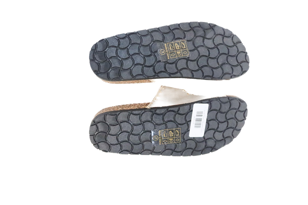 Krush Kandy Taupe Double Buckle Sandals NWOT (7; retail $68.95)