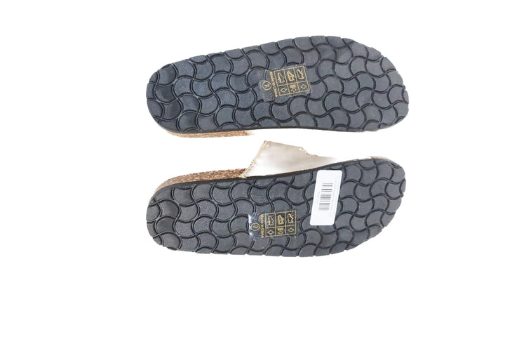 Krush Kandy Taupe Double Buckle Sandals NWOT (7; retail $68.95)