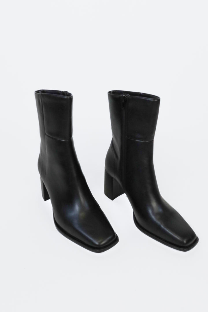 Madden girl black square toe booties NWOT (8.5)