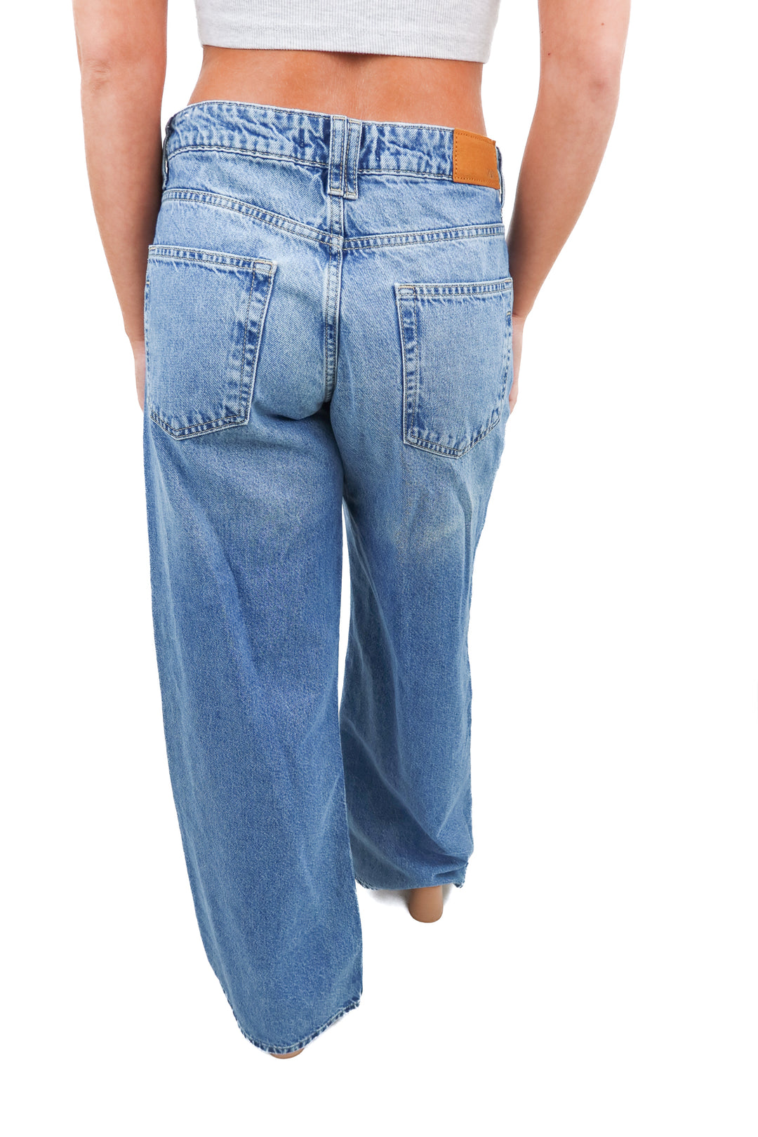 Zara light wash baggy jeans (4)