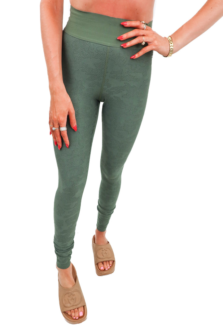 Good American green textured leggings (1)