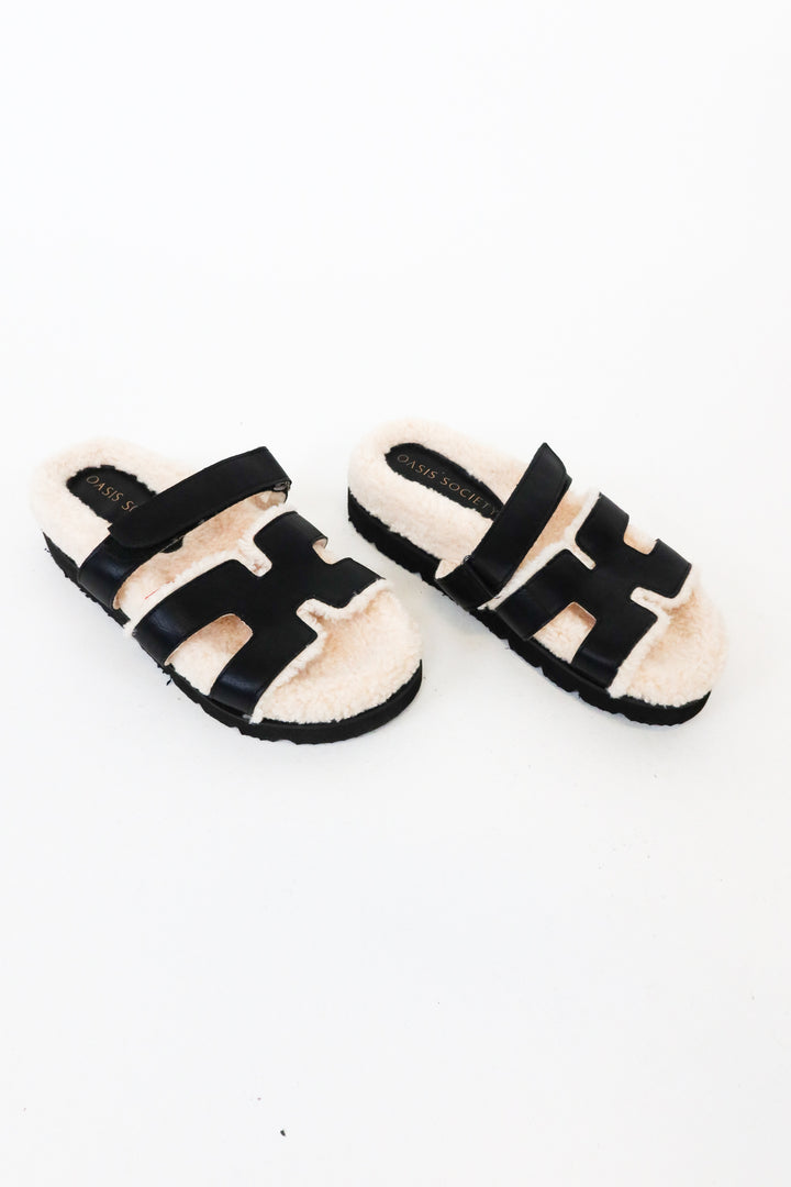 Oasis Society Black/Cream Faux Leather Sherpa Lined Sandals NWOT (7; retail $60)