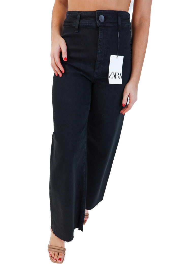 Zara black high-rise slim fit relaxed leg jeans NWT (6; retails for $49.90)