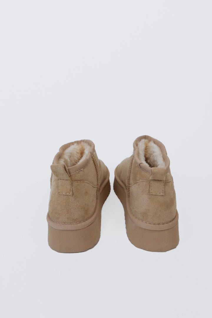 Beach by Matisse Beige Faux Suede Sherpa Lined Booties NWOT (7; retail $55)