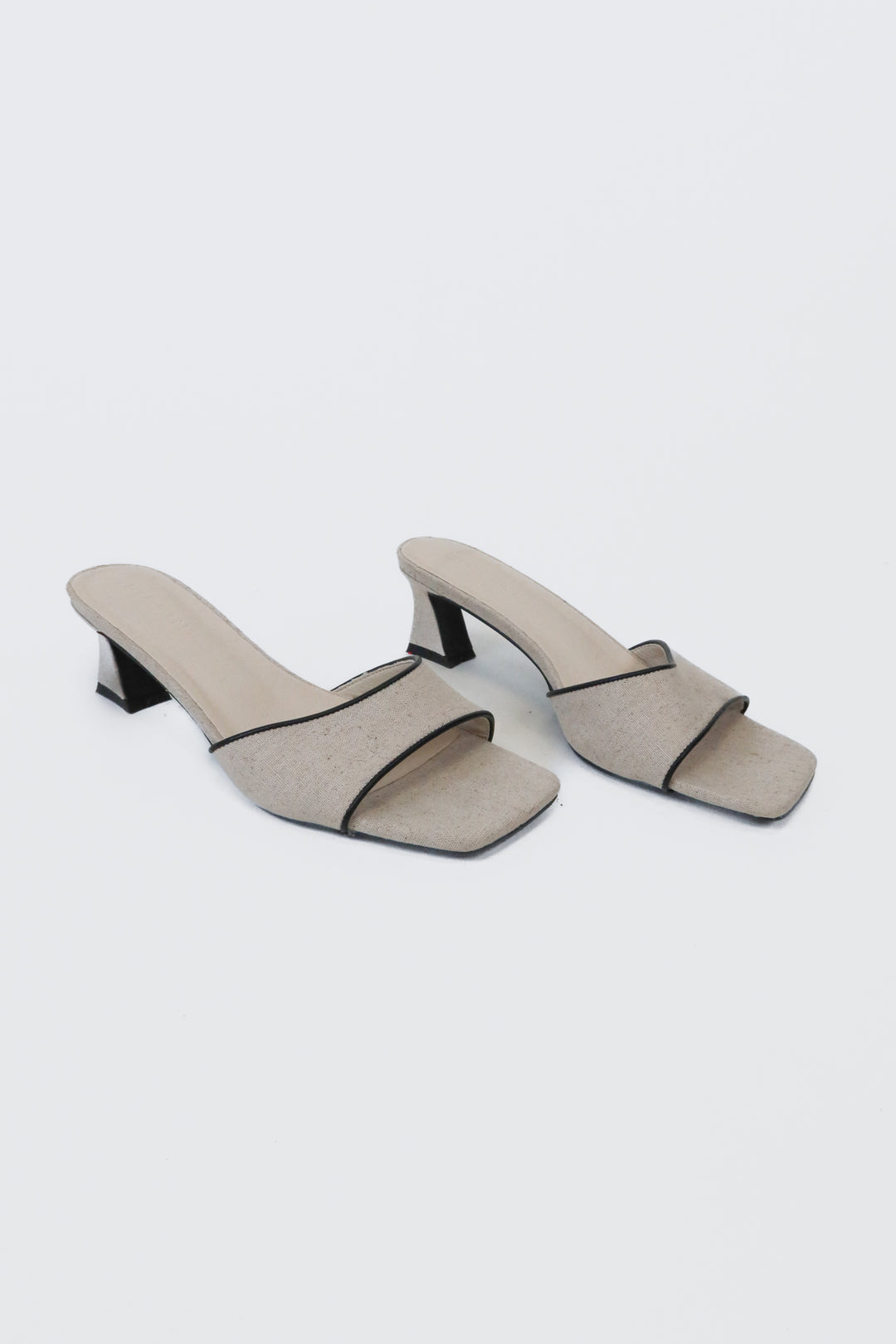 Billini Beige Linen Low Heel Sandals NWOT (7; retail $70)