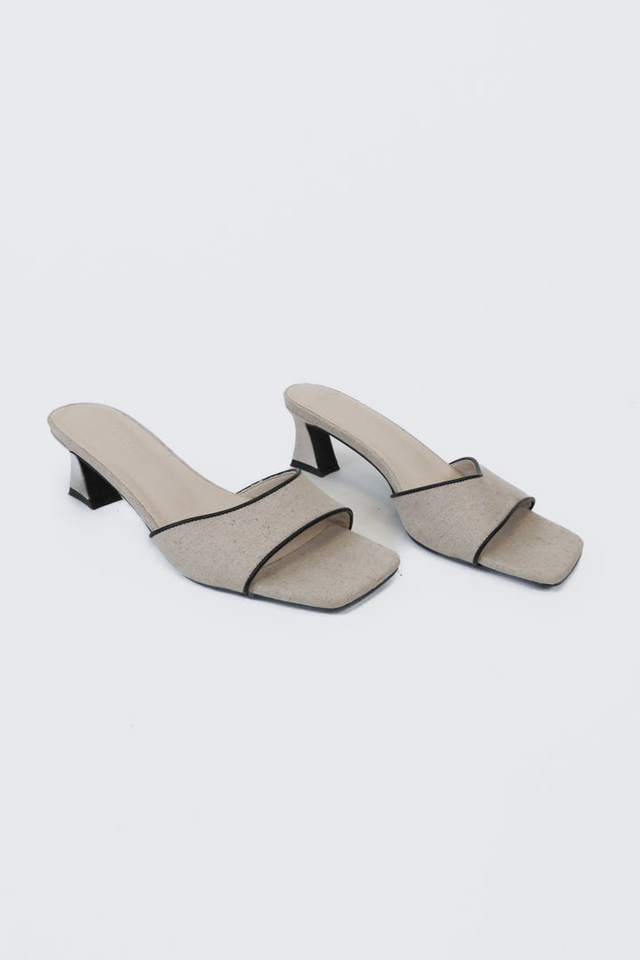 Billini Beige Linen Low Heel Sandals NWOT (7; retail $70)
