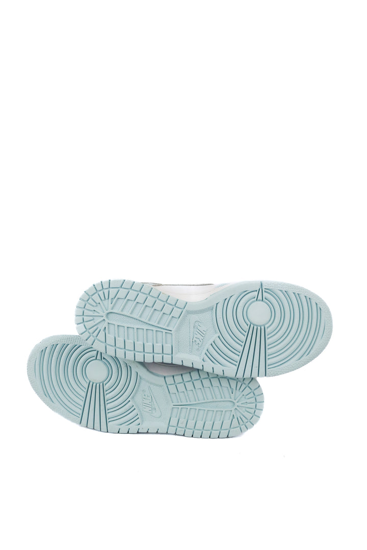 Nike dunk powder blue sneakers NWT (5Y)