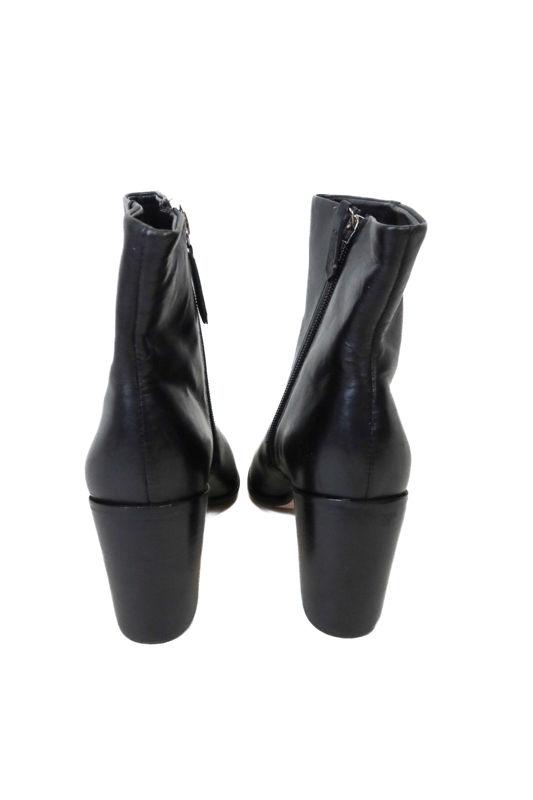 Schultz black pointed toe bootie NWOT (6.5)