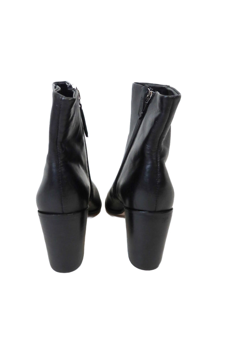 Schultz black pointed toe bootie NWOT (6.5)