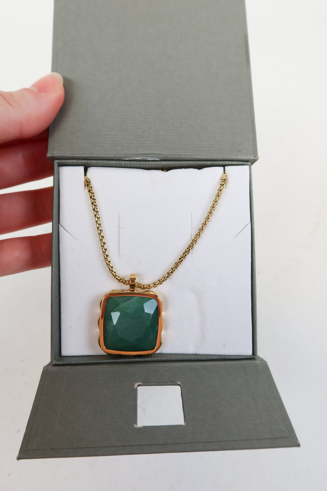 Coeur de Lion Gold Chain/Green Pendant Necklace NWT (Retail $150)