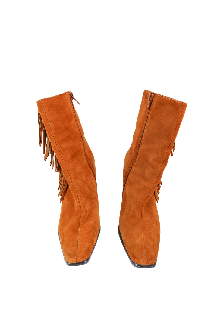AUCTION predictions brown fringe leather booties (9); ends 12/10 at 8 pm CT