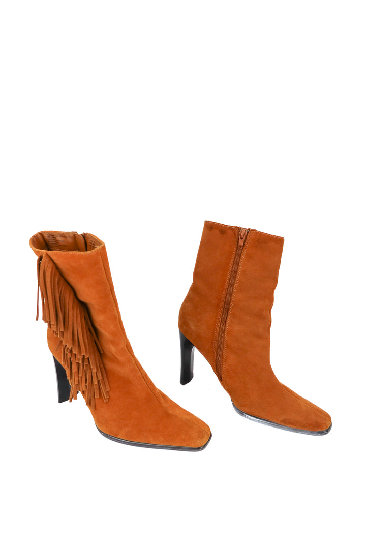 AUCTION predictions brown fringe leather booties (9); ends 12/10 at 8 pm CT