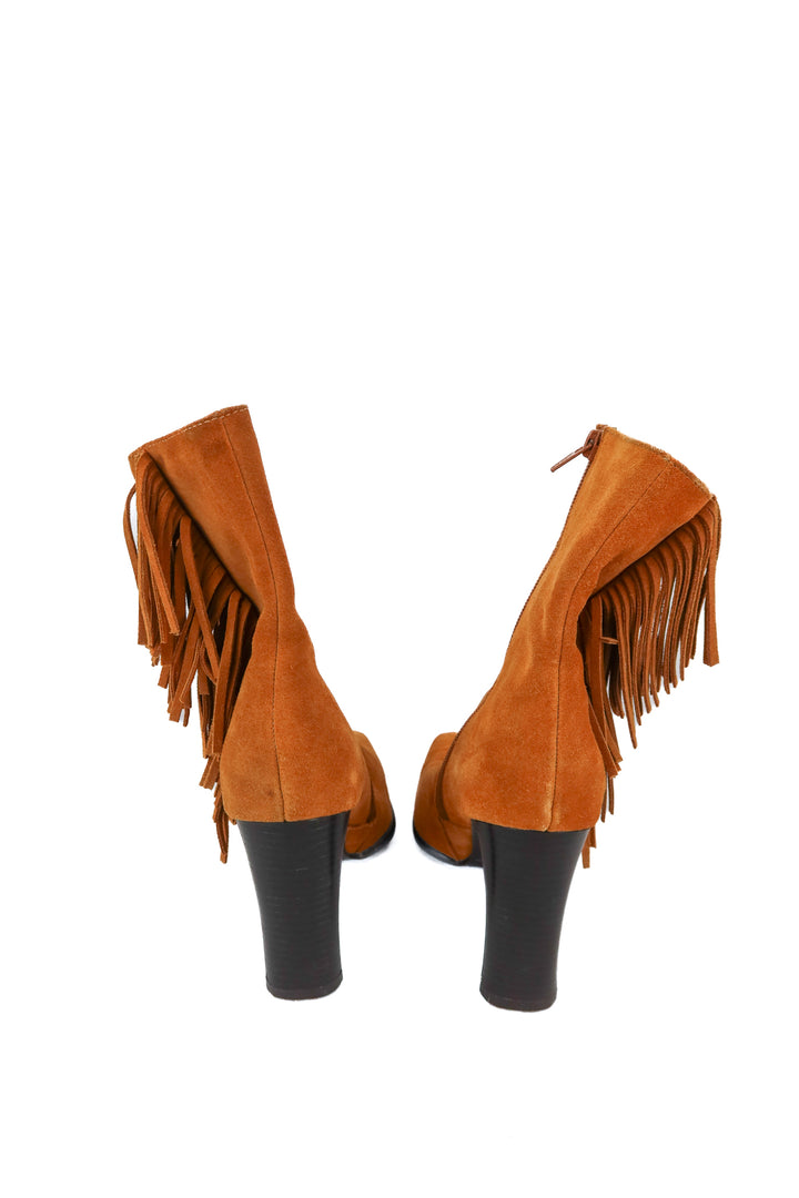 AUCTION predictions brown fringe leather booties (9); ends 12/10 at 8 pm CT