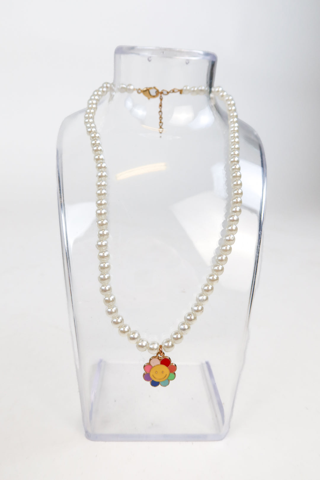 Trendy jewelry pearl necklace with rainbow flower pendant