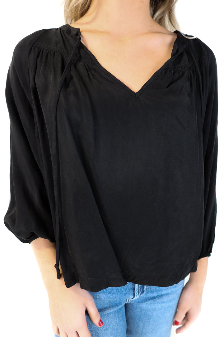 Love stitch black bubble sleeve blouse (s)