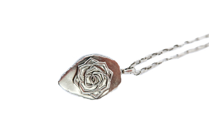 kendra scott tessa silver druzy pendant with rose embossment NWT(retail $150)
