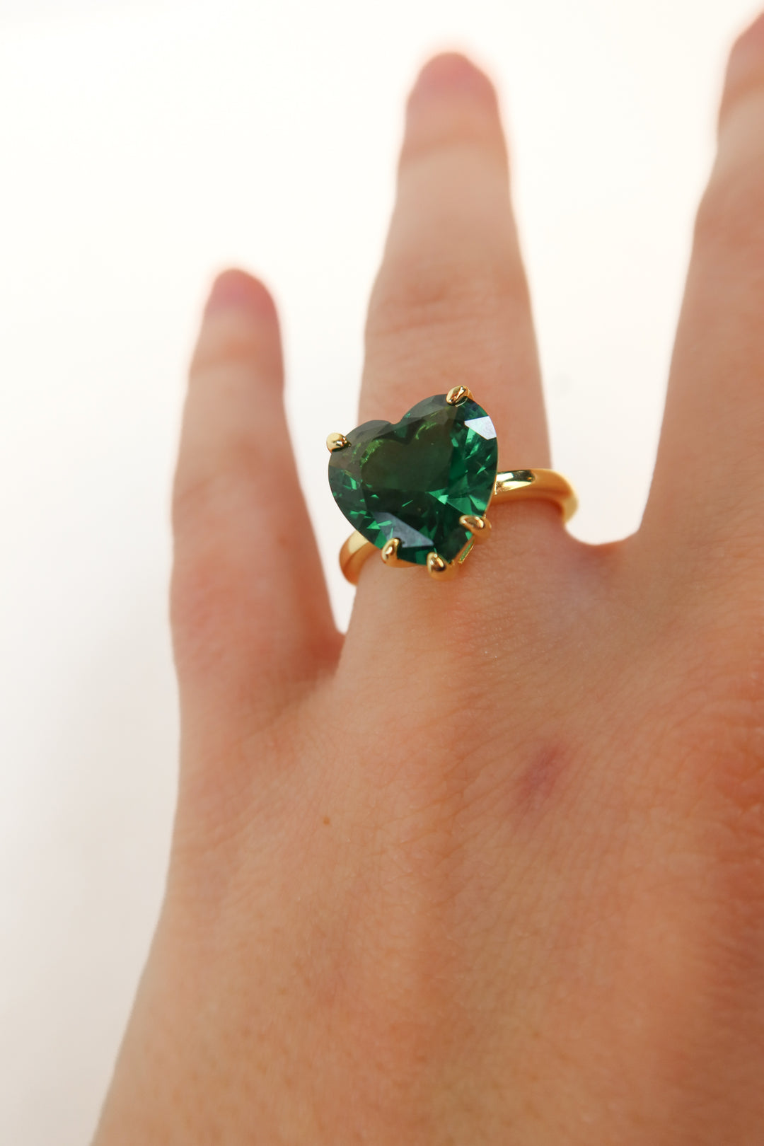 Melinda Maria Emerald Heart Ring NWOT (retail $68)