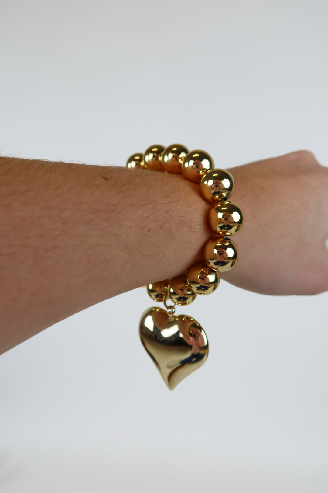 Gold bracelet w/ large heart charm