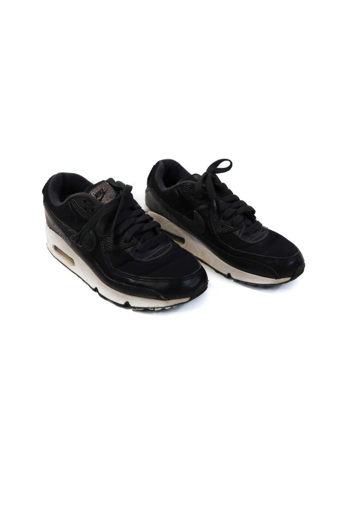 Nike black air max sneakers (9.5; retail $130)