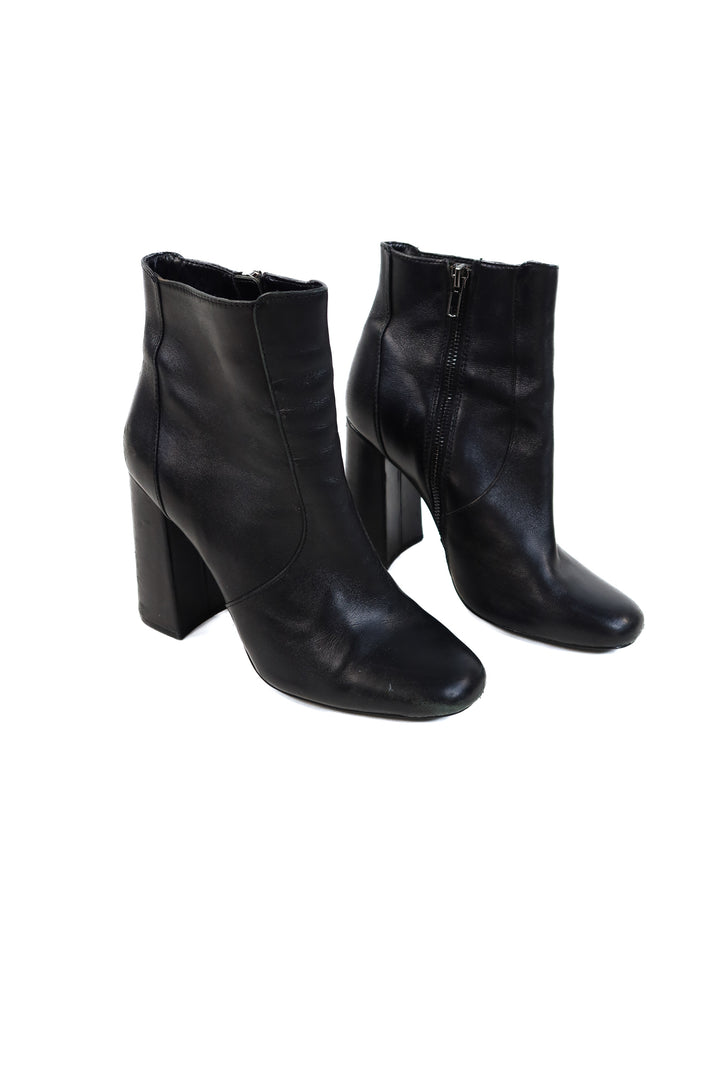 Steve Madden black booties (10; retail $109.95)